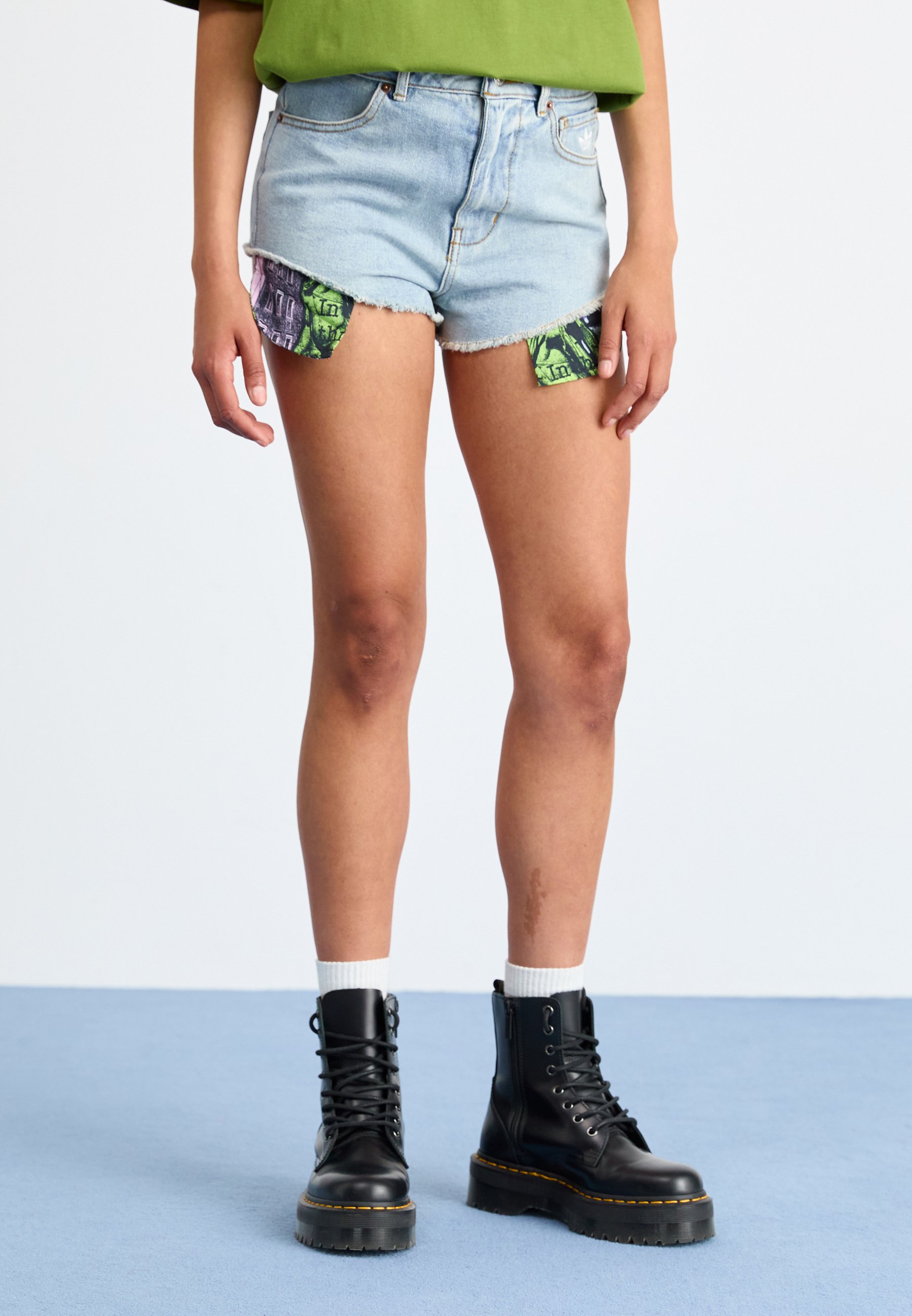 adidas Originals X JEREMY SCOTT PRIDE - Denim shorts