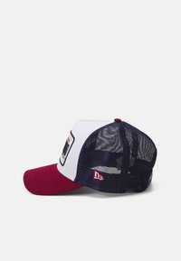 New Era PATCH TRUCKER UNISEX - Gorra - carnvy