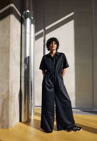 Não selecionado, black/gym red