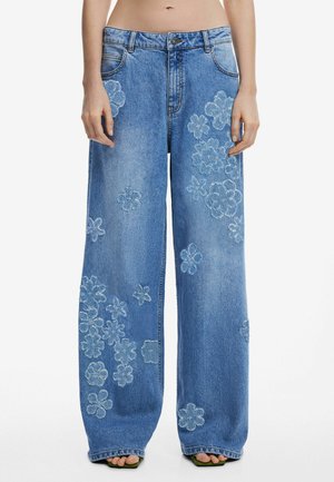 TYLER MCGILLIVARY WIDE LEG FLORAL - Vaqueros boyfriend - blue