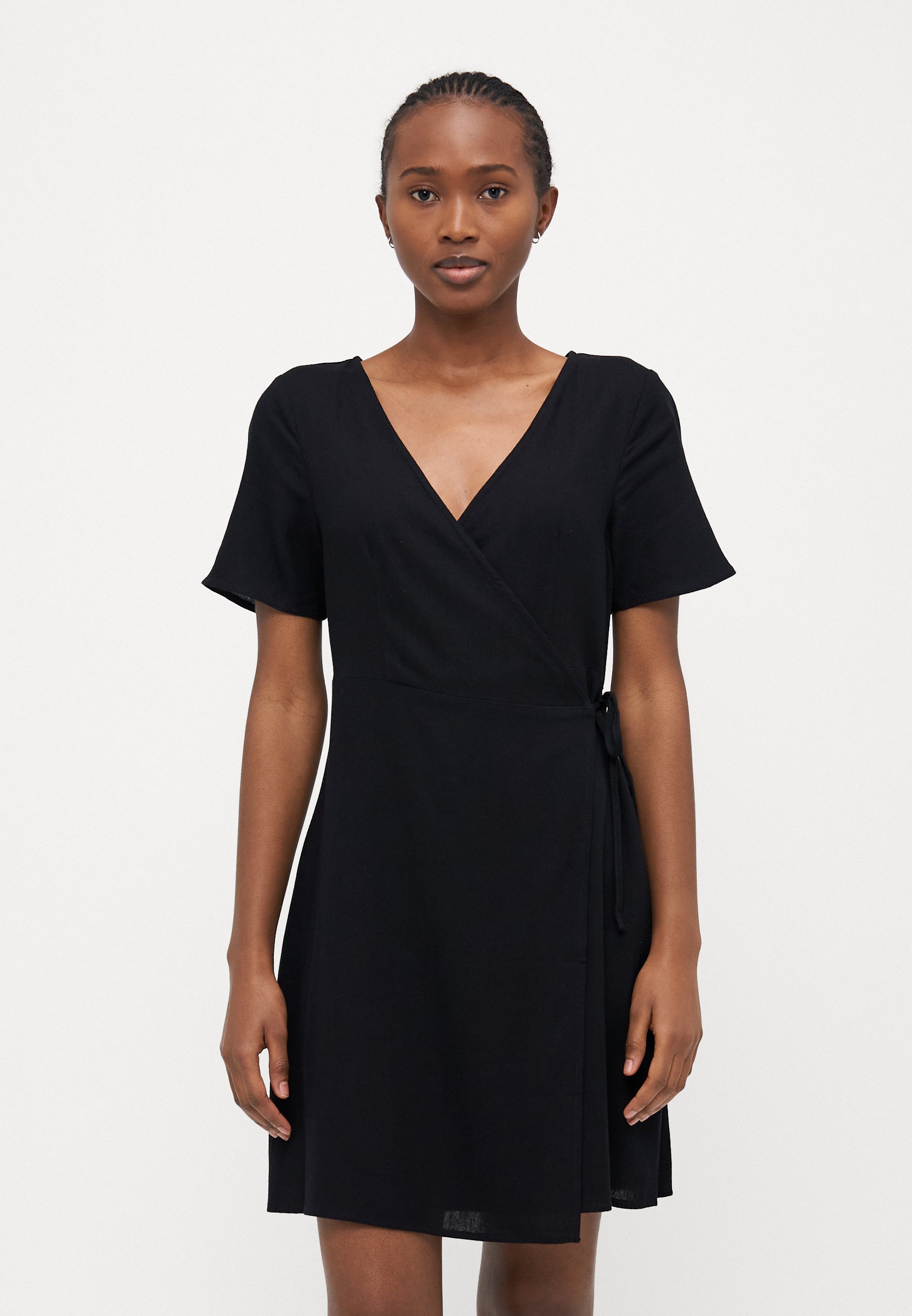 Vero Moda Petite VMMYMILO SHORT WRAP DRESS - Day dress - black - Zalando.ie