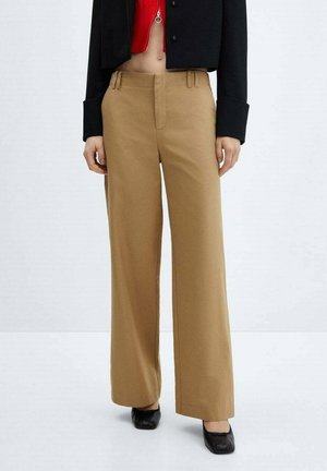 Pantaloni beige a gamba larga con vita alta, tasche frontali e sottili pieghe. Il tessuto ha una superficie liscia, completata da un design semplice.