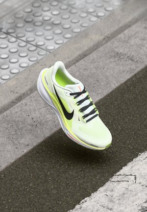 AIR ZOOM PEGASUS 41 - Laufschuh Straße - white/black/volt ice/barely volt/total orange/summit white