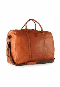 Sac de voyage en cuir marron avec deux poignées supérieures, texture lisse, quincaillerie métallique et sangle d'épaule détachable. Présente un logo embossé.