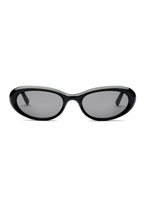 Gafas de sol ovaladas negras con lentes tintadas oscuras y montura gruesa y brillante, mostradas desde el frente sobre un fondo blanco.
