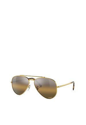 Occhiali da sole stile aviator con montatura in metallo dorato, lenti a gradiente marroni e aste con motivo tartarugato. Presentano un design a doppio ponte.