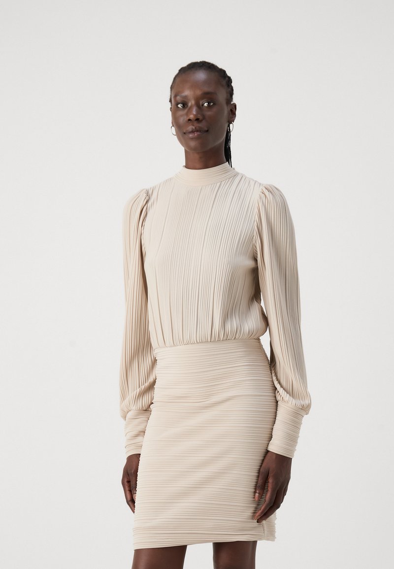 Vero Moda Tall - VMAURORA BOW SHORT DRESS - Robe de soirée - pumice stone, Agrandir