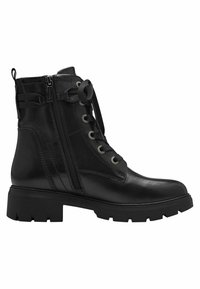 Bottines noires en cuir avec une finition texturée, présentant un laçage à l'avant, des fermetures éclair latérales et une semelle épaisse.