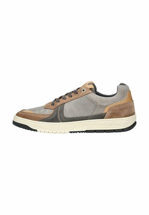 Zapatillas con un cuerpo de malla gris, detalles de ante marrón y una suela de goma crema. Presentan cordones planos y un collar acolchado para mayor comodidad.