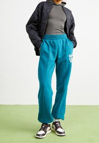 Nike Sportswear Träningsbyxor - mottled teal