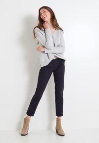 Grain de Malice Chino - marine