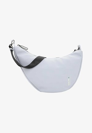 Jasnoszara torebka na ramię w kształcie półksiężyca z czarnym regulowanym paskiem i zapięciem na zamek.