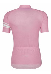 Ružový cyklistický dres s krátkymi rukávmi, vysokým golierom a bielymi pruhmi na pleciach. Chrbát má sieťovanú dolnú časť pre lepšiu priedušnosť.
