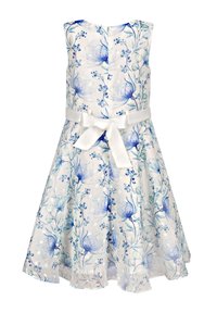 Kwiatowa sukienka z niebieskimi i białymi wzorami, bez rękawów, z rozkloszowanym dołem i białą satynową wstążką zawiązaną z tyłu.