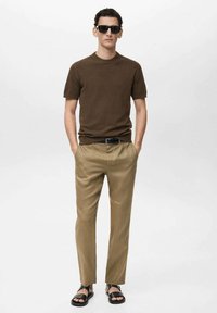 Mango ANDREW - Základné tričko - brown