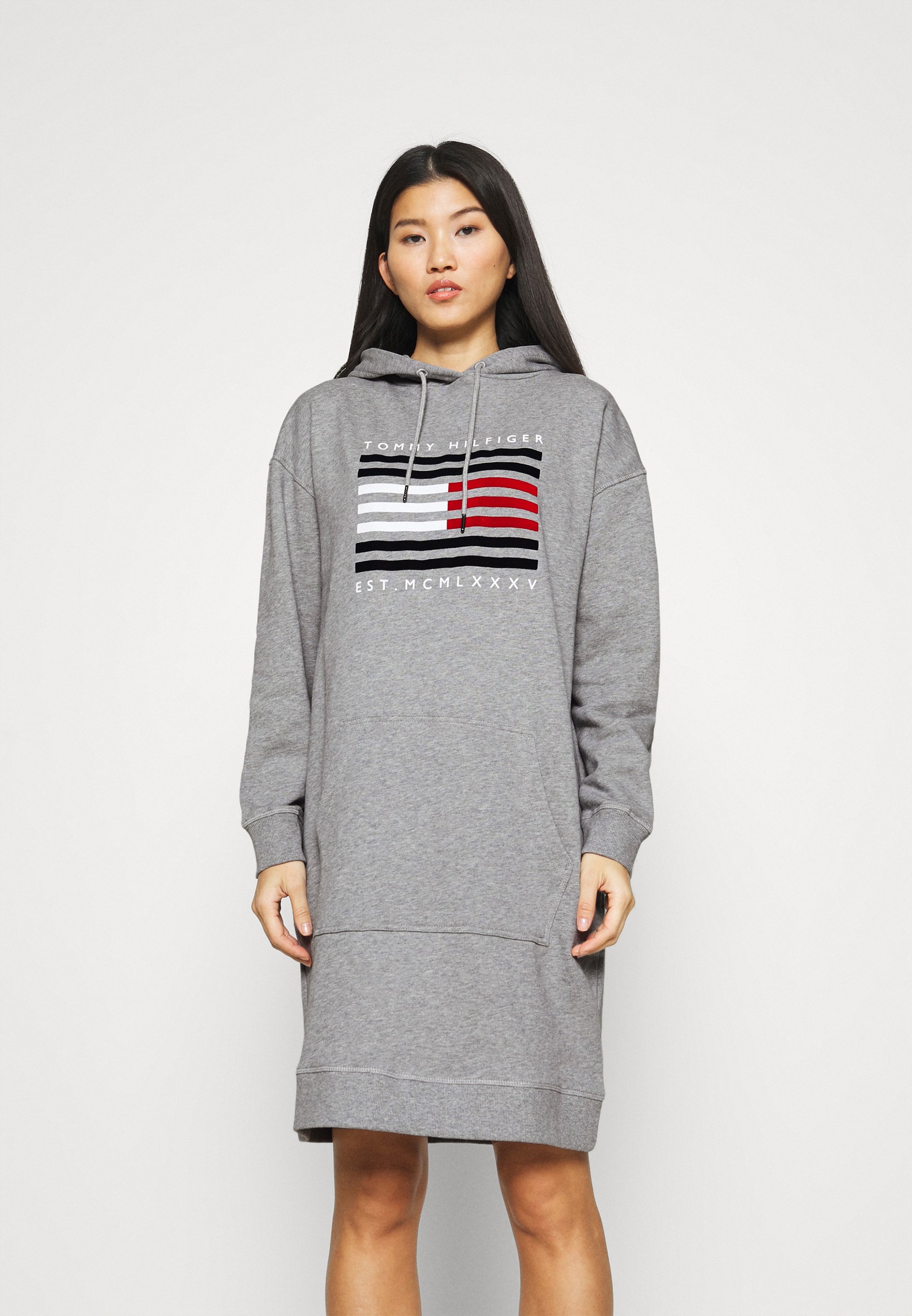 Tommy Hilfiger Regular Flag Hoodie Dress Freizeitkleid Light Grey Heather Grau Zalando De 