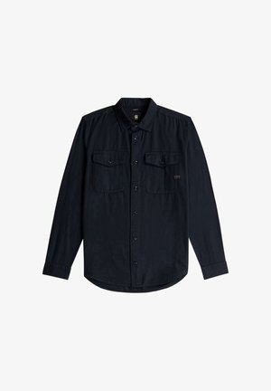 Camisa negra de manga larga con botones, dos bolsillos en el pecho y cuello puntiagudo, colocada plana sobre un fondo blanco.