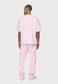 Pegador LOGO BOXY TEE - Pamata T-krekls - washed bubblegum