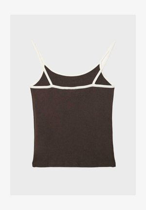 Tmavě hnědý dámský tílko bez rukávů s bílým lemováním kolem výstřihu a tenkými ramínky, položeno ploše na světlém pozadí.