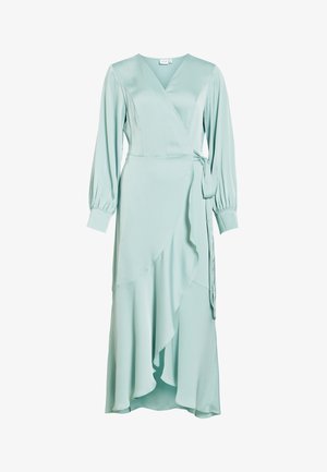 Robe portefeuille vert clair avec manches longues bouffantes, décolleté en V, détail de lien sur le côté et ourlet asymétrique à volants.