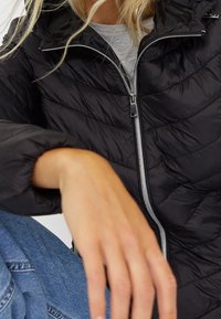 Stradivarius Giacca da mezza stagione - black