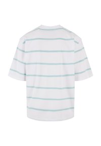Tricou alb cu mâneci scurte, având dungi orizontale de culoare bleumarin deschis, guler rotund și o croială relaxată. Textură fină din bumbac.