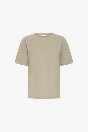 Bež kratka majica s ovratnikom u obliku posade i opuštenim krojem, prikazana ravno na bijeloj pozadini.