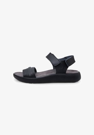 Schwarze Sandale mit flacher Sohle, verstellbarem Riemen und zwei horizontalen Bändern. Hergestellt aus synthetischem Leder mit einer weichen, strukturierten Innensohle.