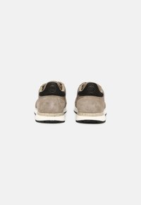 Woden YDUN FIFTY - Sapatilhas - silver mink
