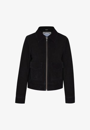Černá semišová bunda s límcem, předním zipem, dvěma náprsními kapsami a dlouhými rukávy. Texturovaný povrch s krátkým střihem.