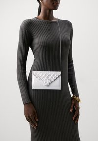 Menbur Delninukė - silver-coloured