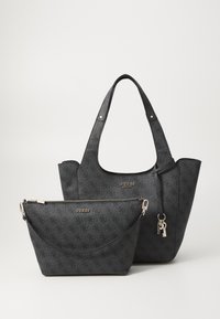 Borsa a spalla nera e pochette abbinata in materiale testurizzato, con accenti in tono oro, logo in rilievo e chiusura con zip.