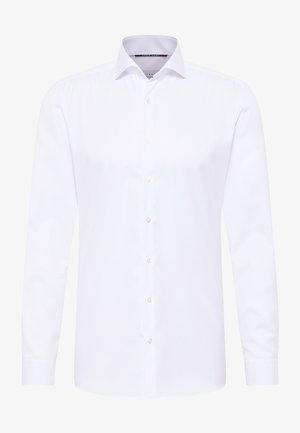 Camicia bianca a maniche lunghe realizzata in tessuto morbido, con colletto classico, chiusura a bottoni e polsini abbottonati. Design minimalista e senza pattern.