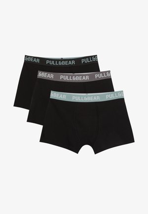 Tři černé boxerky s elastickými pasy označenými "PULL&BEAR" v světle modré, šedé a černé barvě. Měkký bavlněný materiál, přiléhavý střih.