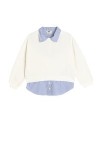 Felpa bianca con colletto a strisce blu e bianche, con maniche lunghe e un design a strati con dettaglio di bottoni all'orlo inferiore.