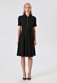 Unausgewählt, black