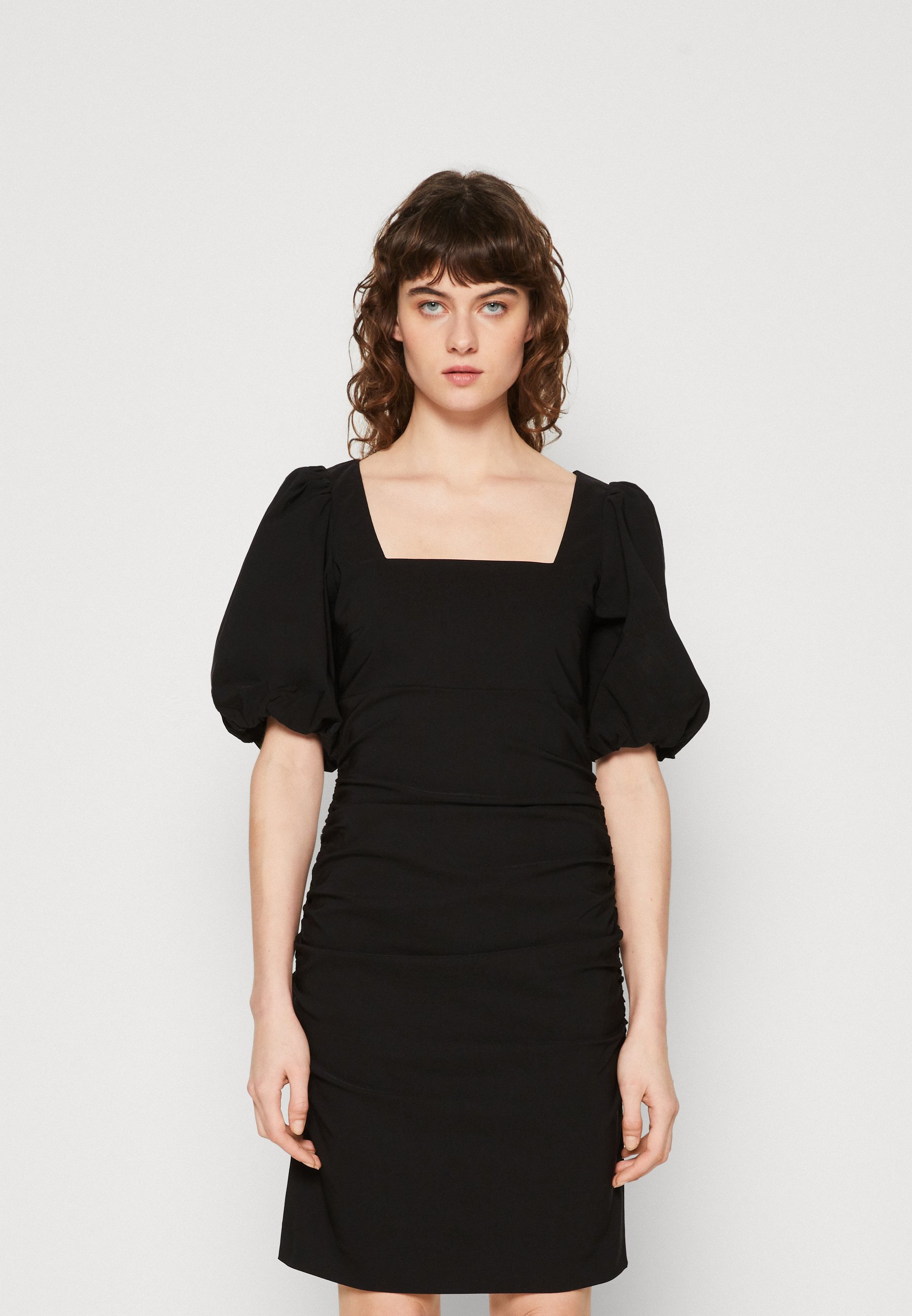Robe De Cocktail MBYM – Femme – Taille 38 EU – Rouge élégant, Dentelle, Transparente