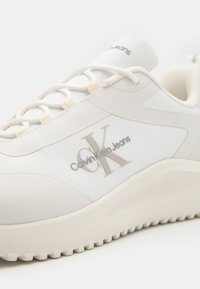 Calvin Klein Jeans RUNNER LACE  - Tenisky - bright white/white/eggshell