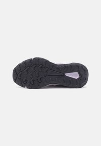 Adidas Terrex TRACEFINDER TRAIL RUNNING SHOES - Løpesko for mark - preloved fig/silver dawn/aurora black