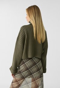 Stradivarius Stickad tröja - khaki