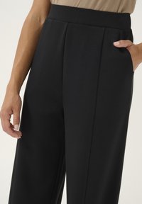 Culture CUBESS CHABRINA - Hlače - black