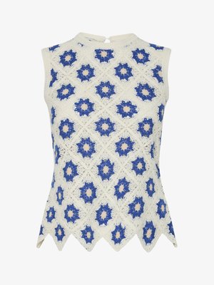 Top sem mangas em renda com base branca, apresentando padrões florais azuis e beges. A bainha em forma de escalope e o fecho de botão nas costas adicionam detalhes.