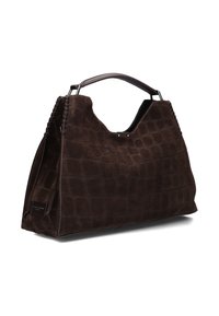 Borsa in suede marrone con una texture a motivo coccodrillo, un'ampia apertura superiore e dettagli intrecciati sui lati. Presenta una maniglia robusta.