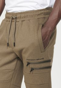Koroshi Pantaloni de trening - vison   mink light brown