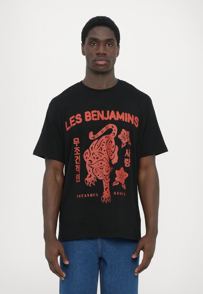 Black cotton T-shirt featuring a red graphic of a leopard and floral designs, with text "LES BENJAMINS" and "ISTANBUL SEOUL." Standard fit.