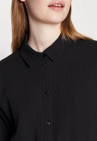 Vero Moda VMNATALI NIA 2/4 CALF  WVN - Φόρεμα πουκάμισο - black