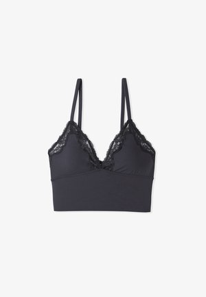 Bralette negro con tirantes finos ajustables y ribete de encaje a lo largo del escote en V y los bordes superiores de las copas.