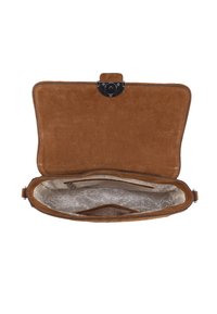 Borsa in suede marrone con una texture liscia, con chiusura a morsetto superiore e un interno caratterizzato da un motivo a logo ripetuto. Interno spazioso con tasche.