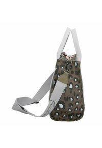 Leopardenmuster Tasche aus grünem und beigem Canvas mit grauen Schulterriemen und Griffen. Verfügt über einen Reißverschluss und ein kontrastierendes Innenfutter.