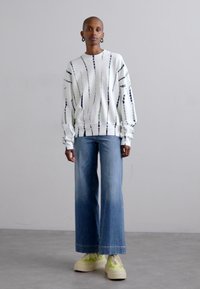 Proenza Schouler White Label BLAKE IN STRIPE - Bluză de molton - white/navy/olive